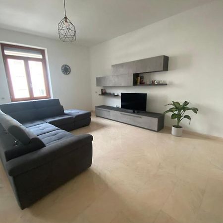 Elegante Appartamento In Centro Бергамо Екстериор снимка