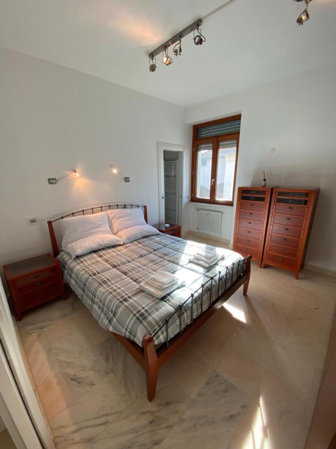 Elegante Appartamento In Centro Бергамо Екстериор снимка