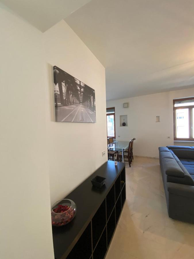 Elegante Appartamento In Centro Бергамо Екстериор снимка